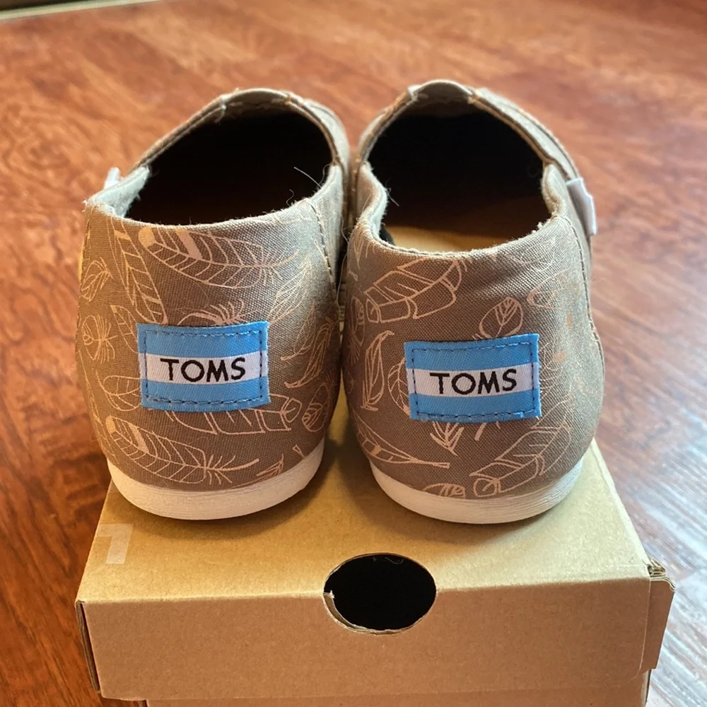 NWT Tom’s Classic 7 - Picture 5 of 6